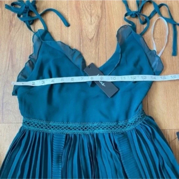 Lulus Never a Dull Moment Tie-Strap Pleated Midi Dress Emerald Green XSmall